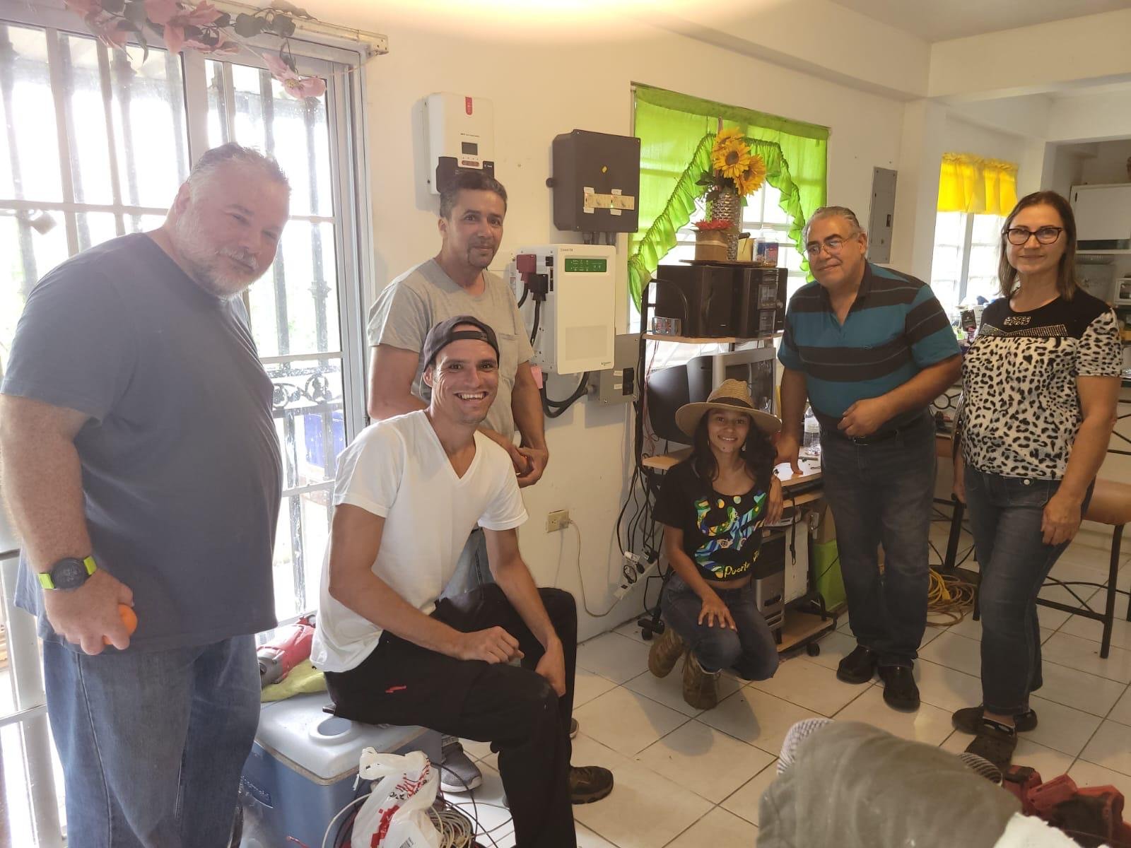 Equipo y familias junto a inversores y controladores